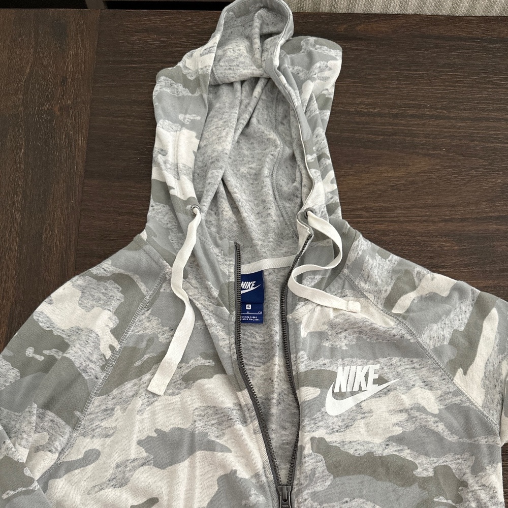 Nike camo zip up hoodie women’s
